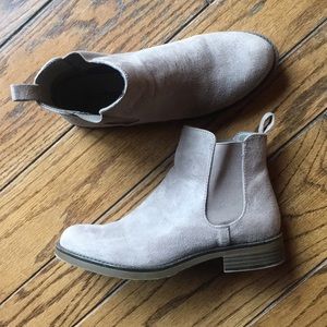 Kenneth Cole Reaction Suede Chelsea Boots